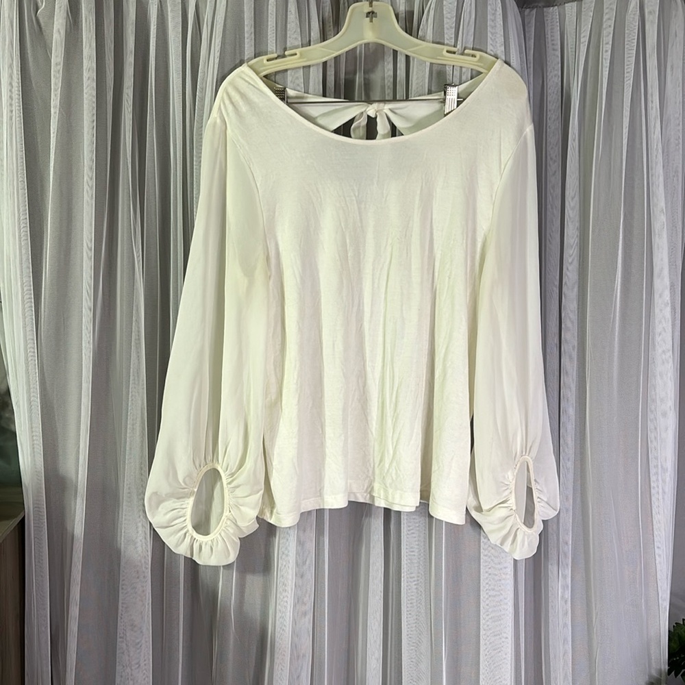 Stretchy cream sheer sleeves blouse! Tie back with key hole!